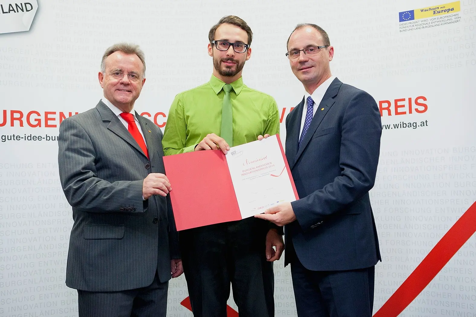 Herbert Schiwampl mit der Nominierungsurkunde zum Burgenländischen Innovationspreis 2014
