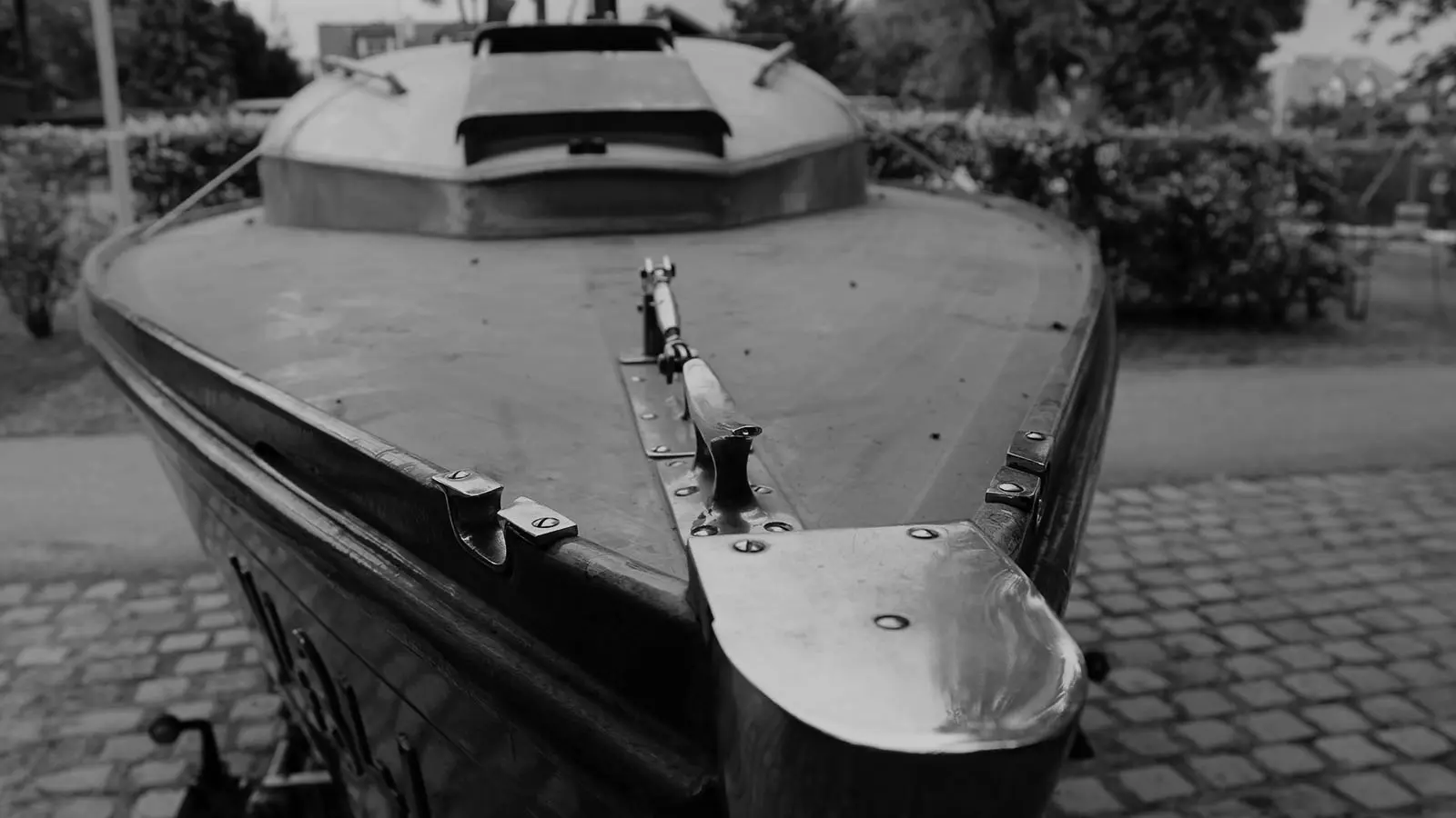 Klassisches Holzboot während einer fachgerechten Restaurierung